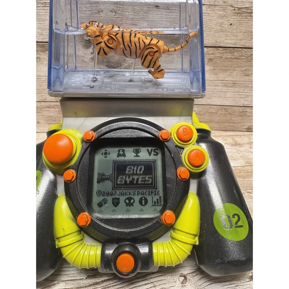 2007 Lot Bio Bytes 5 Animal Electronic Handheld Travel Game Water Tank